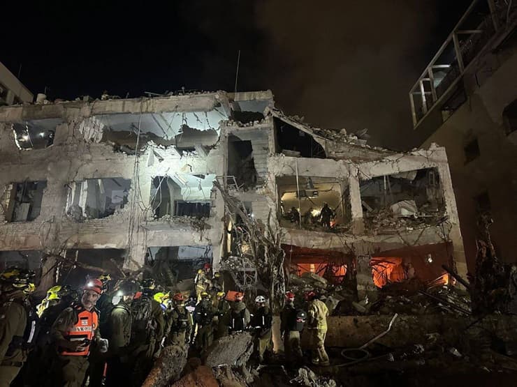 Escalade militaire au Moyen-Orient: l'Iran riposte massivement